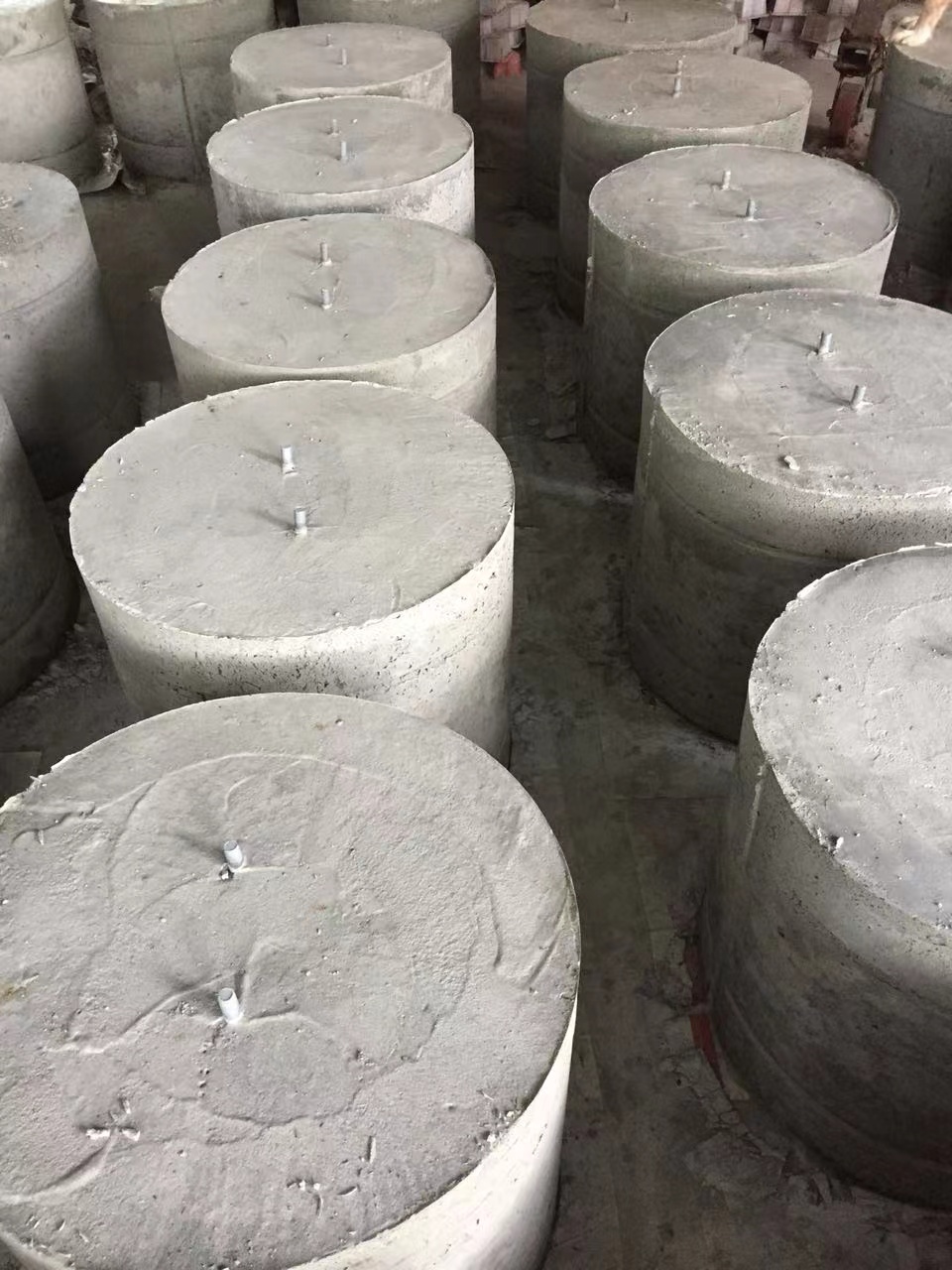 光伏水泥墩